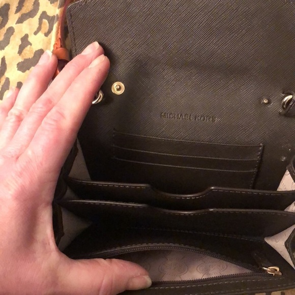 Micheal Kors brown monogrammed wallet phone case wristlet crossbody - Picture 8 of 10